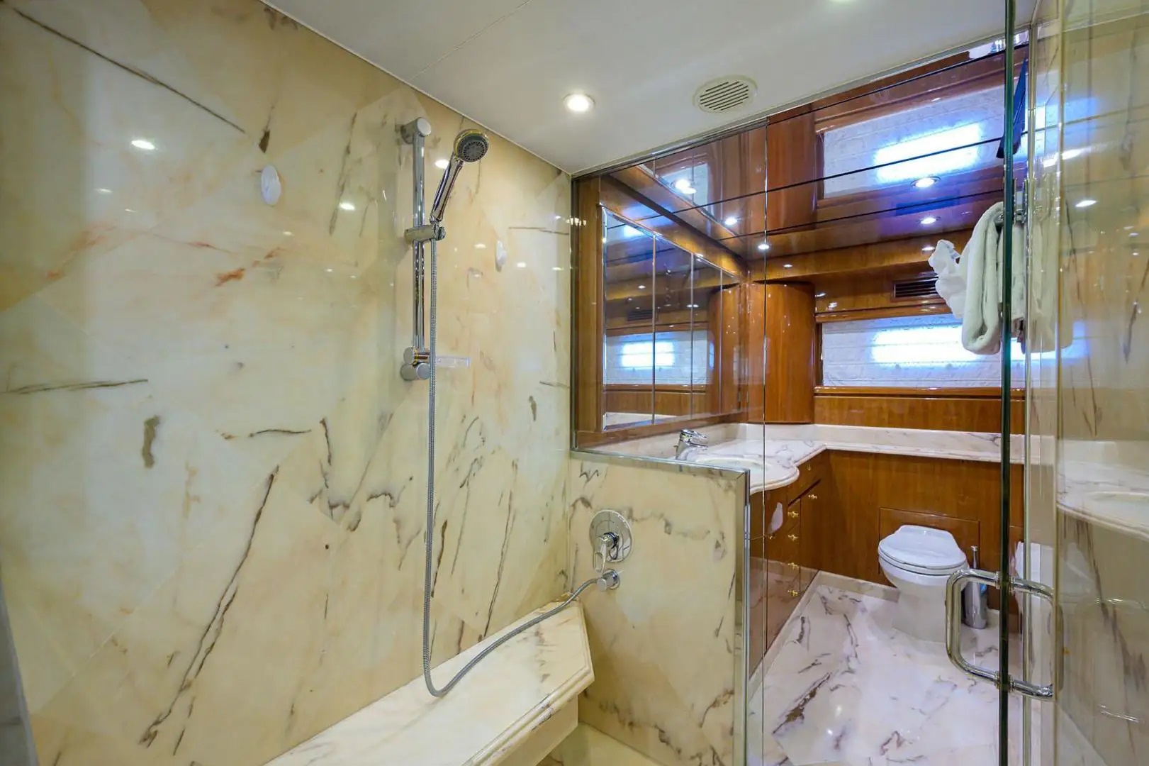 405 Ensuite bathroon.jpg
