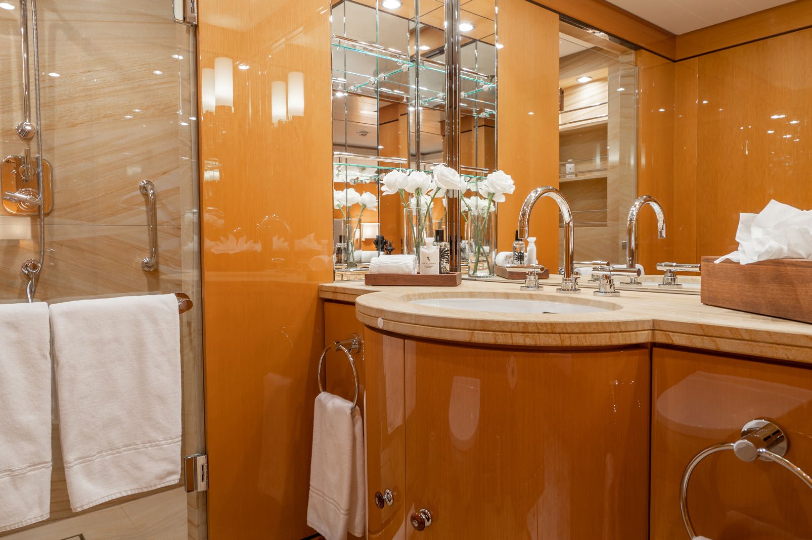 406 Guest ensuite.jpg