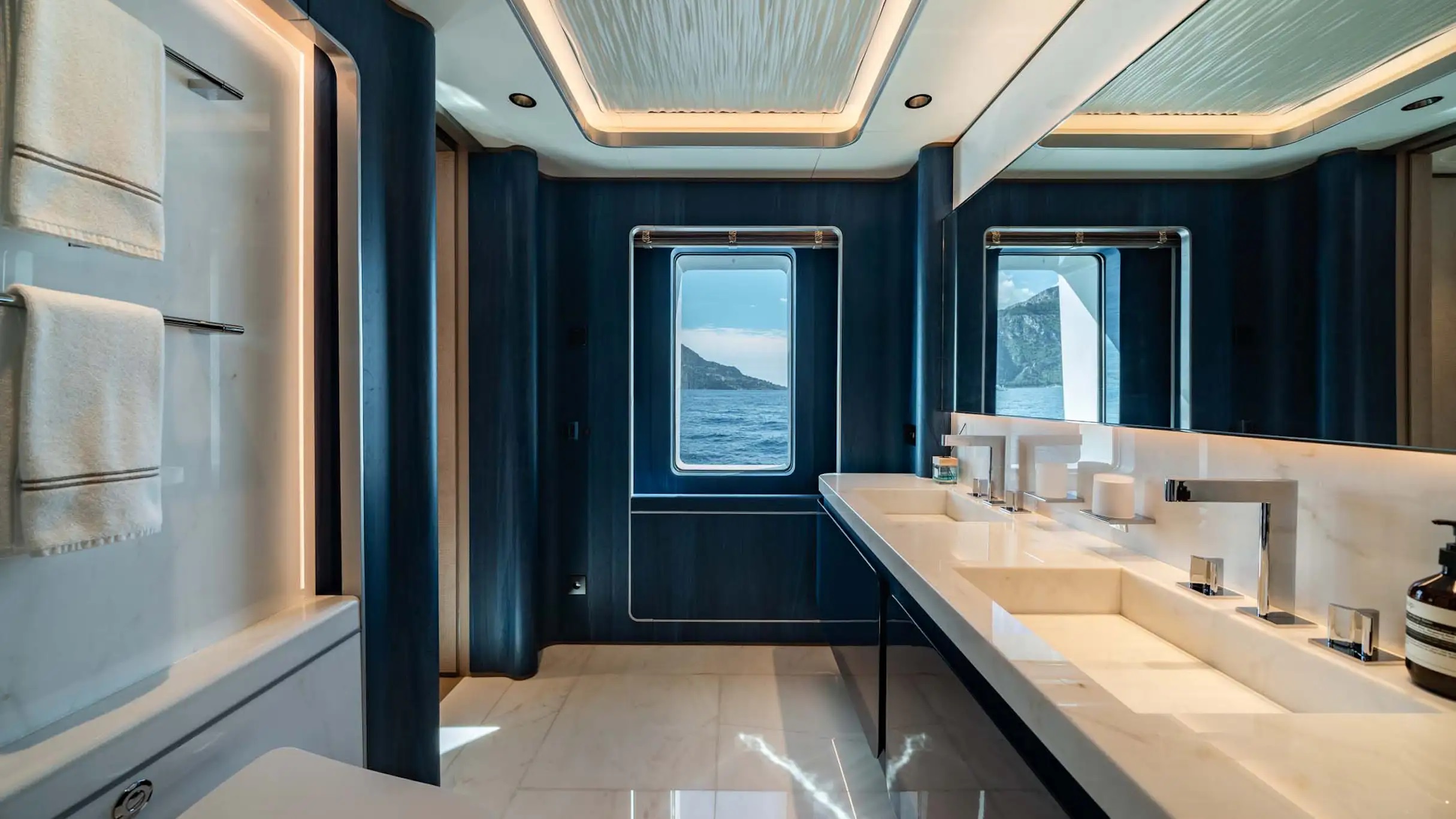 406 Guest suite ensuite.jpg