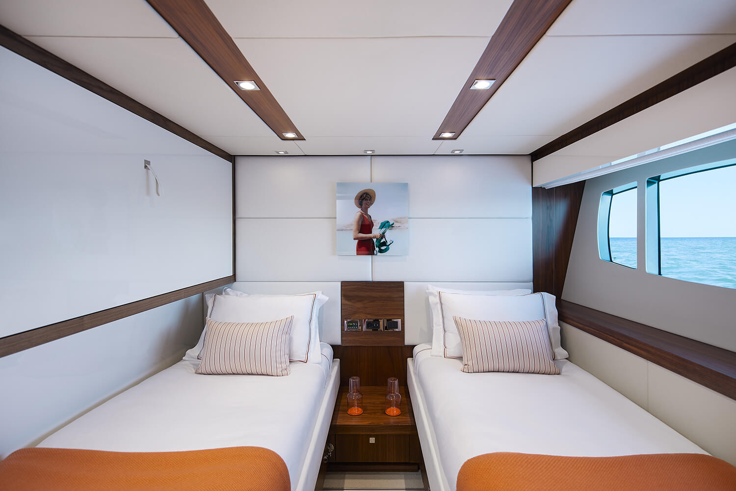 406 Lower deck twin with pullman.jpg