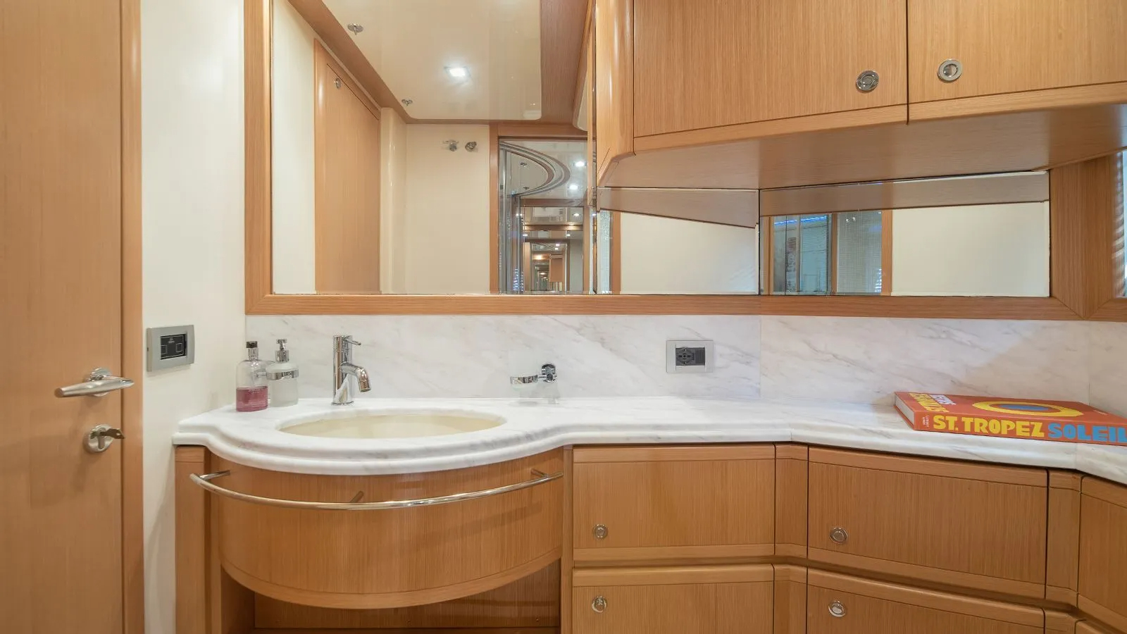 406 Primary suite - additional ensuite.jpg