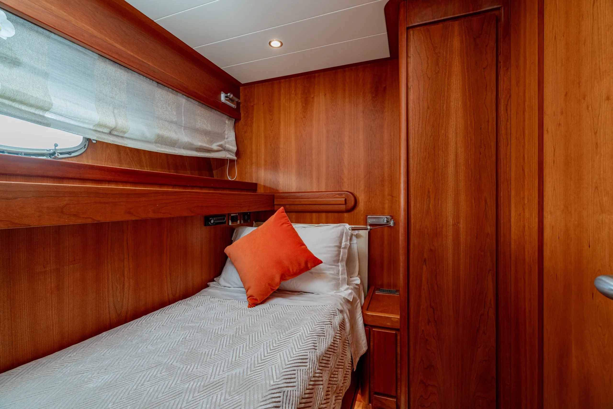 406 Single cabin with pullman bunk.jpg