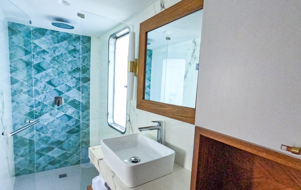 407 Guest ensuite.jpg