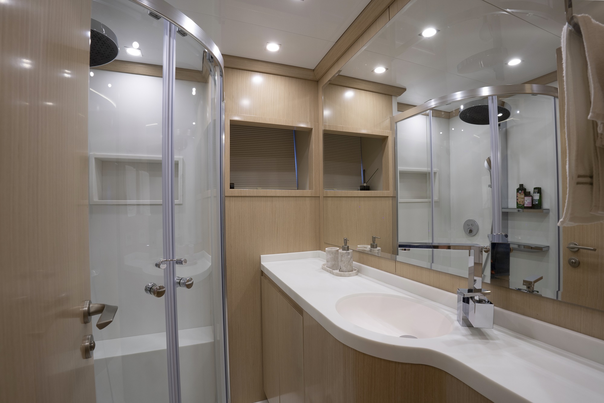 407 Port twin guest ensuite.jpg