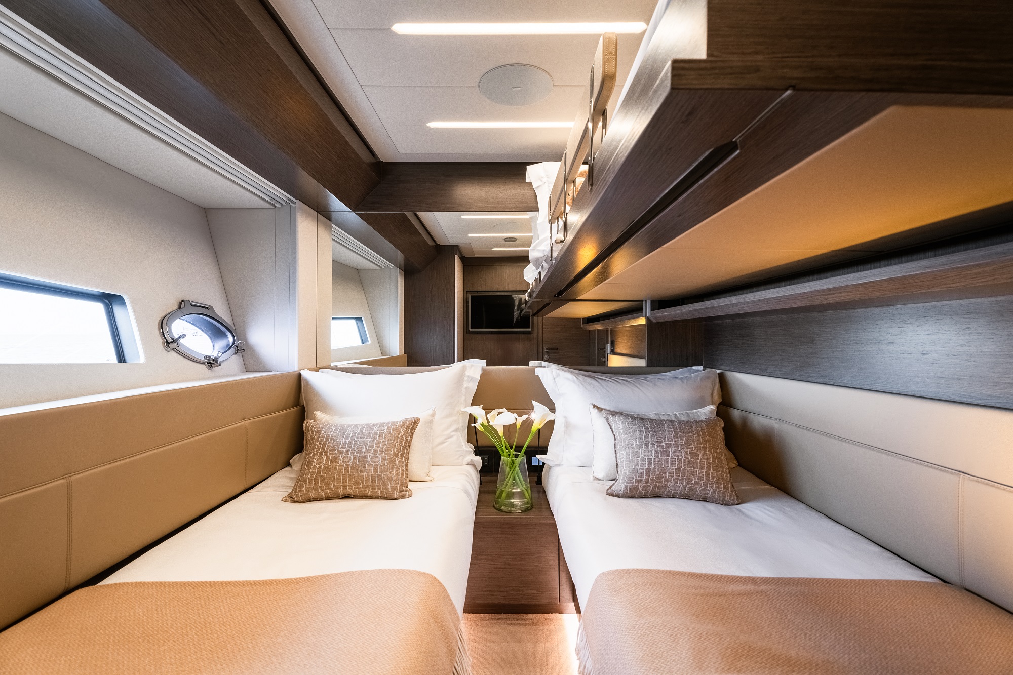407 Starboard twin suite - with additional pullman bunk.jpg