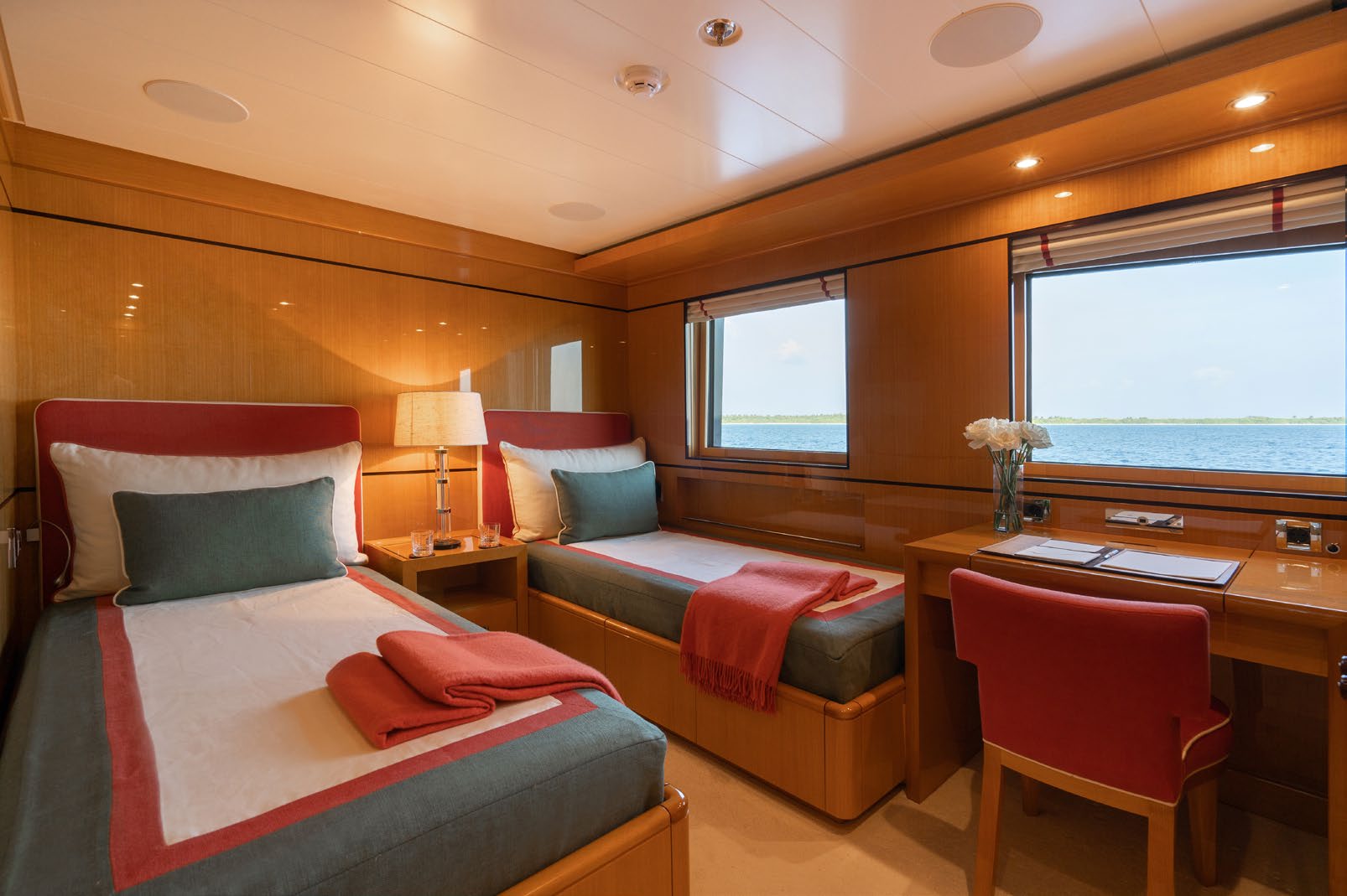 407 Twin cabin.jpg