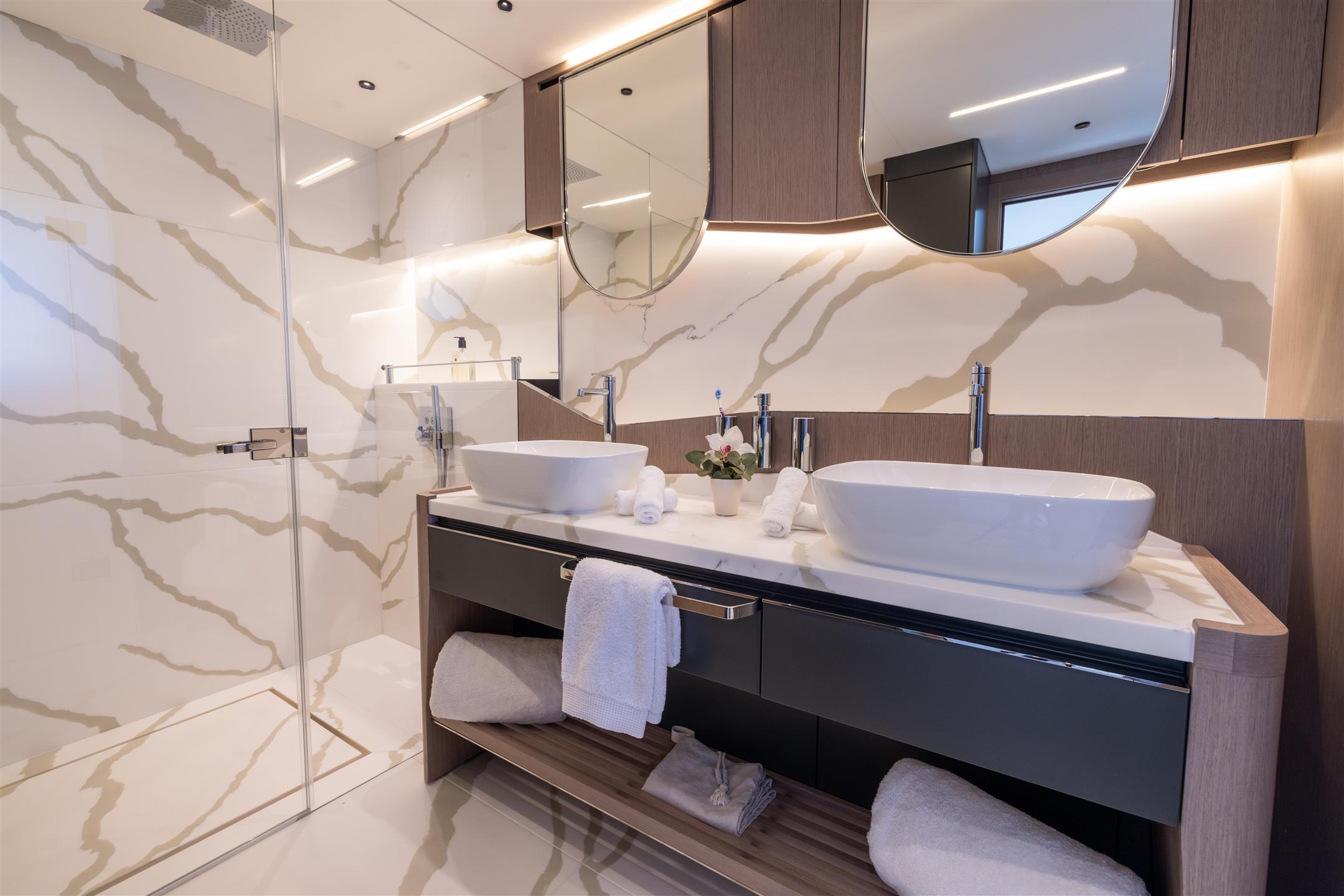 408 Ensuite bathroom.jpg