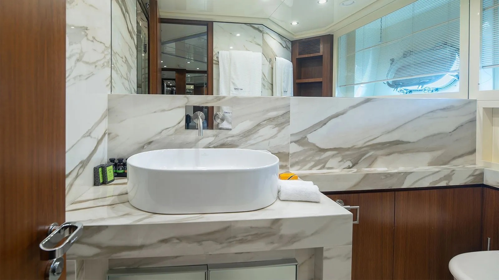 408 Guest ensuite.jpg