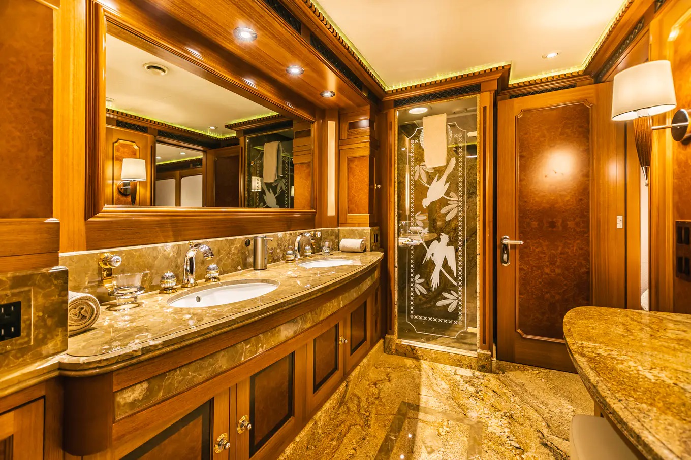 408 Guest suite ensuite.jpg