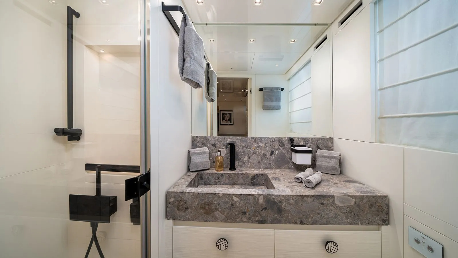 410 Guest ensuite.jpg