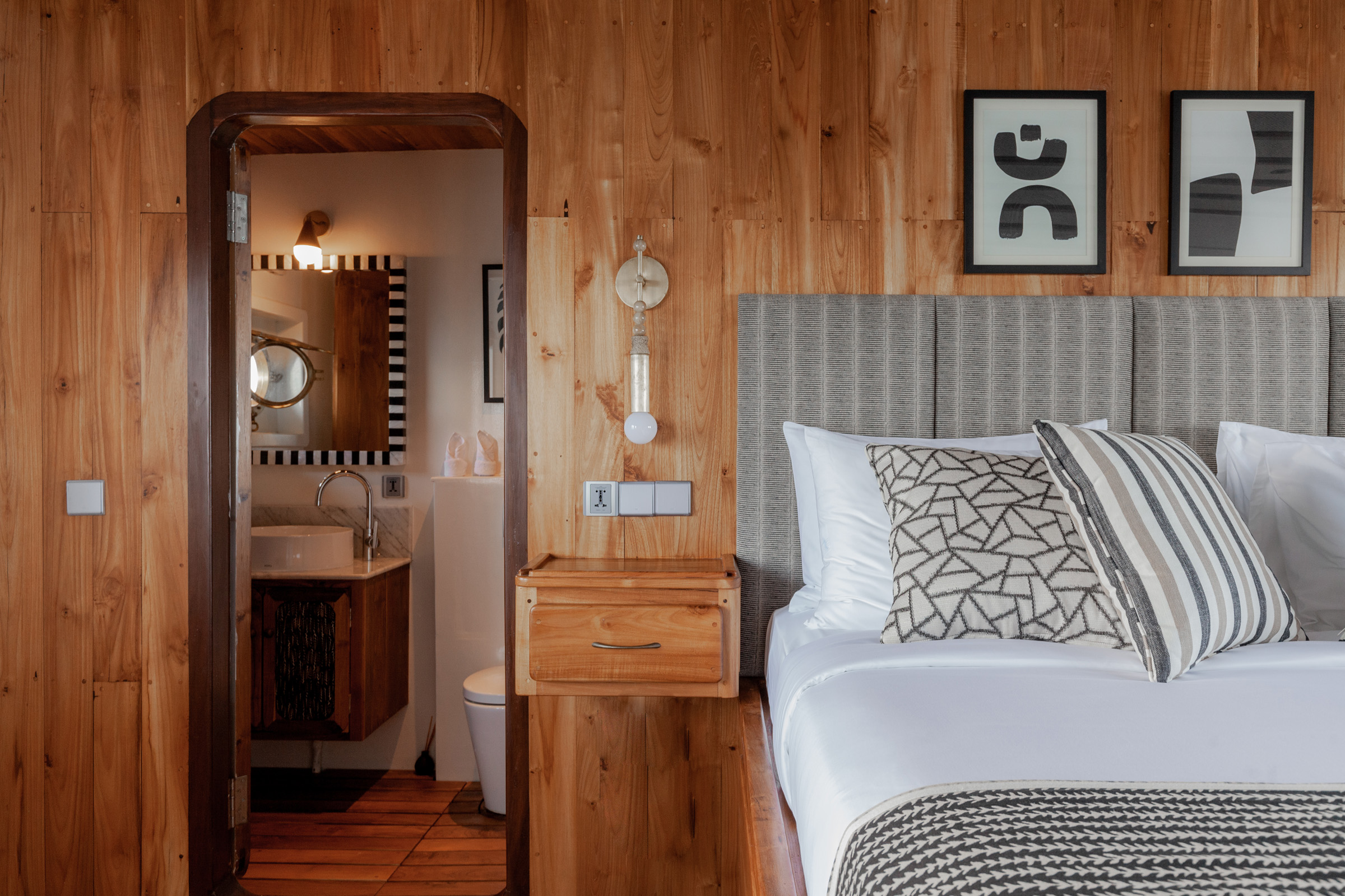 413 Guest suite decor.jpg
