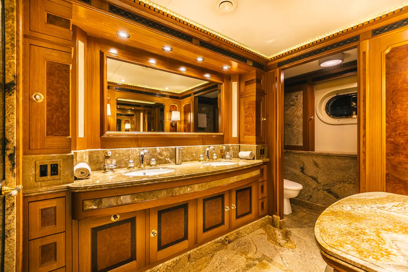 414 Twin cabin ensuite.jpg