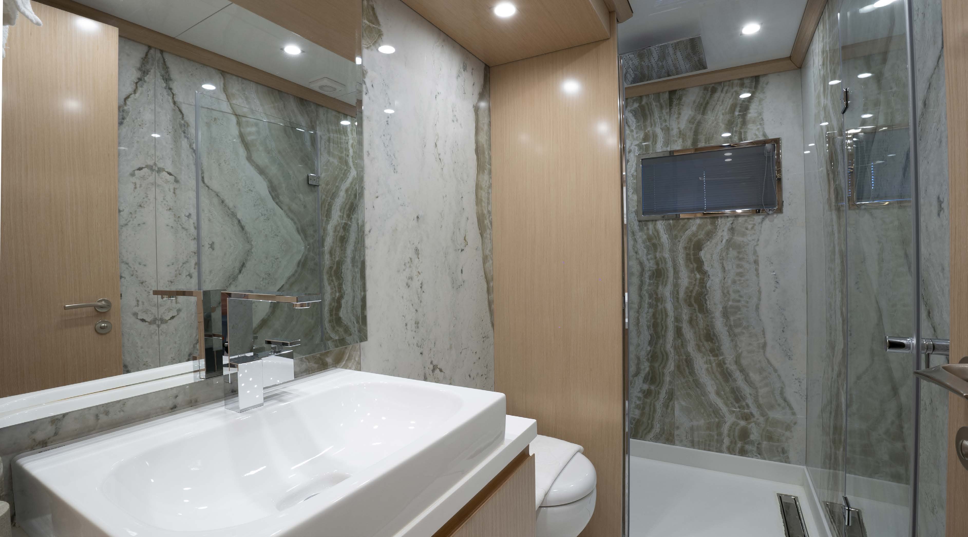 420 Guest ensuite.jpg