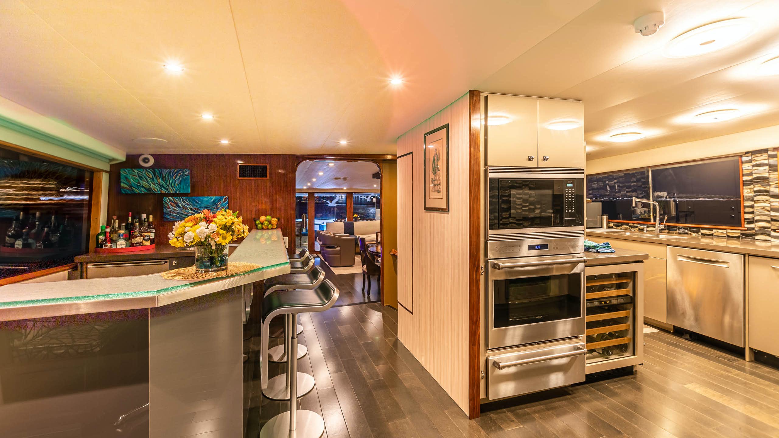 5.0 Semi open galley and bar.jpg