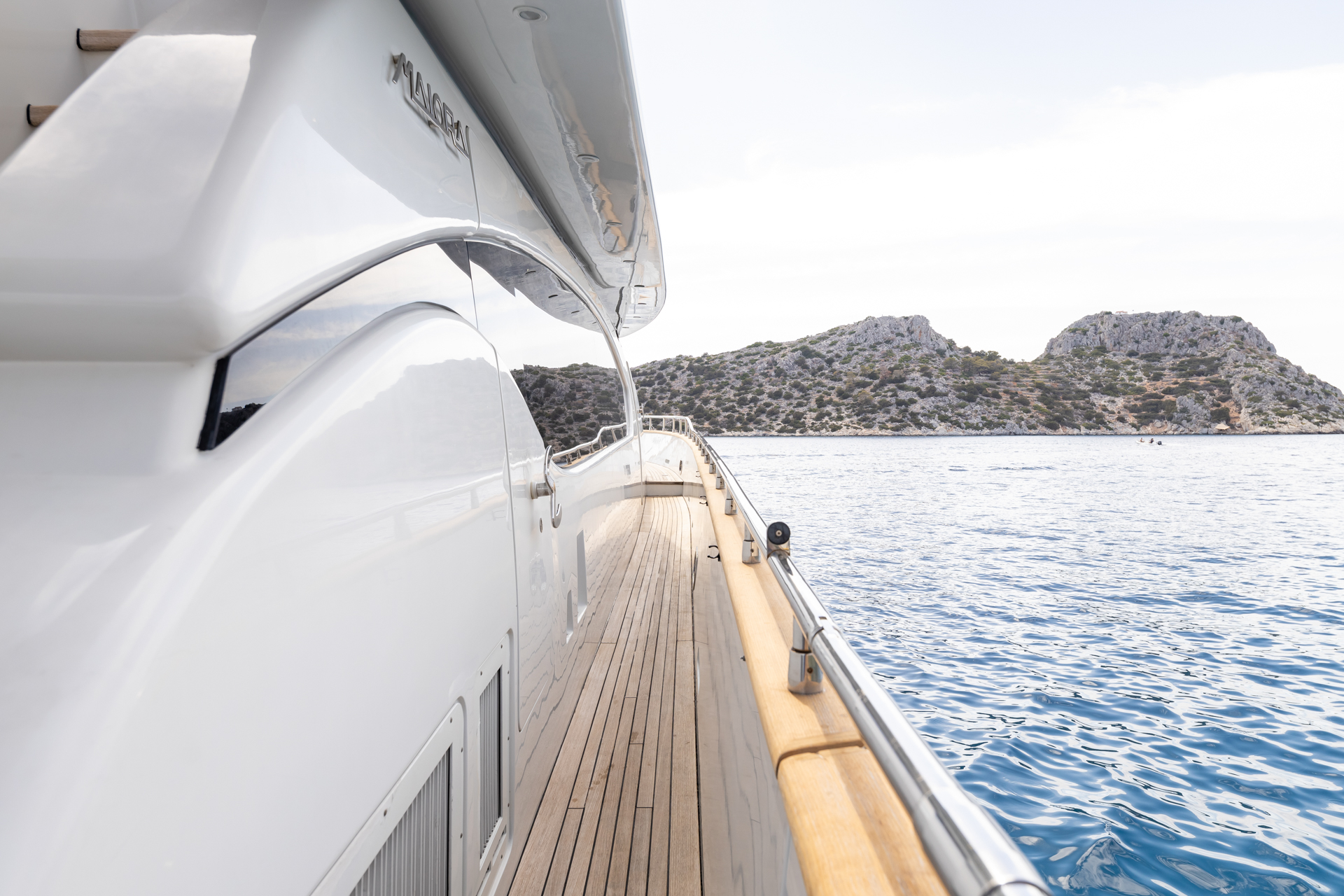 5.2 Gangway leading forward from aft deck.jpg