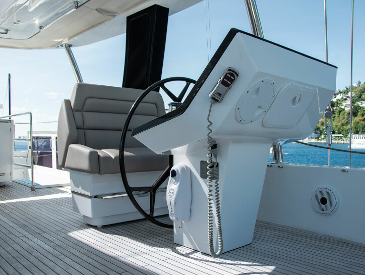 5.2 On deck helm controls.jpg