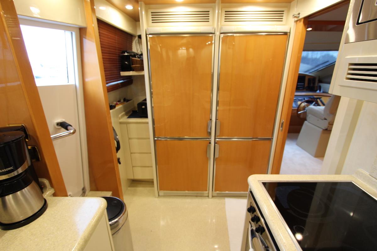 5.2 Well equiped galley.jpg