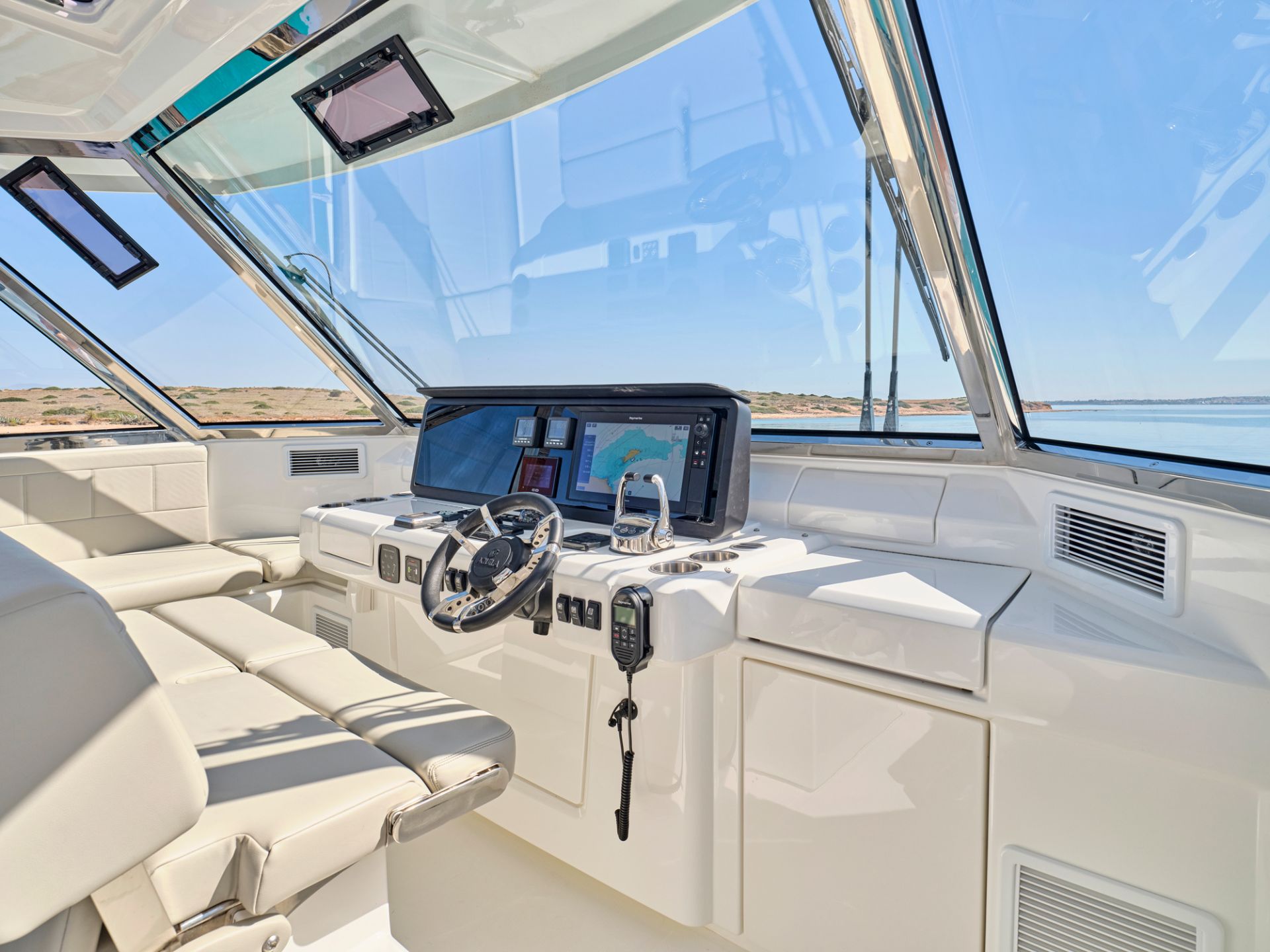 500 Deck helm station.jpg