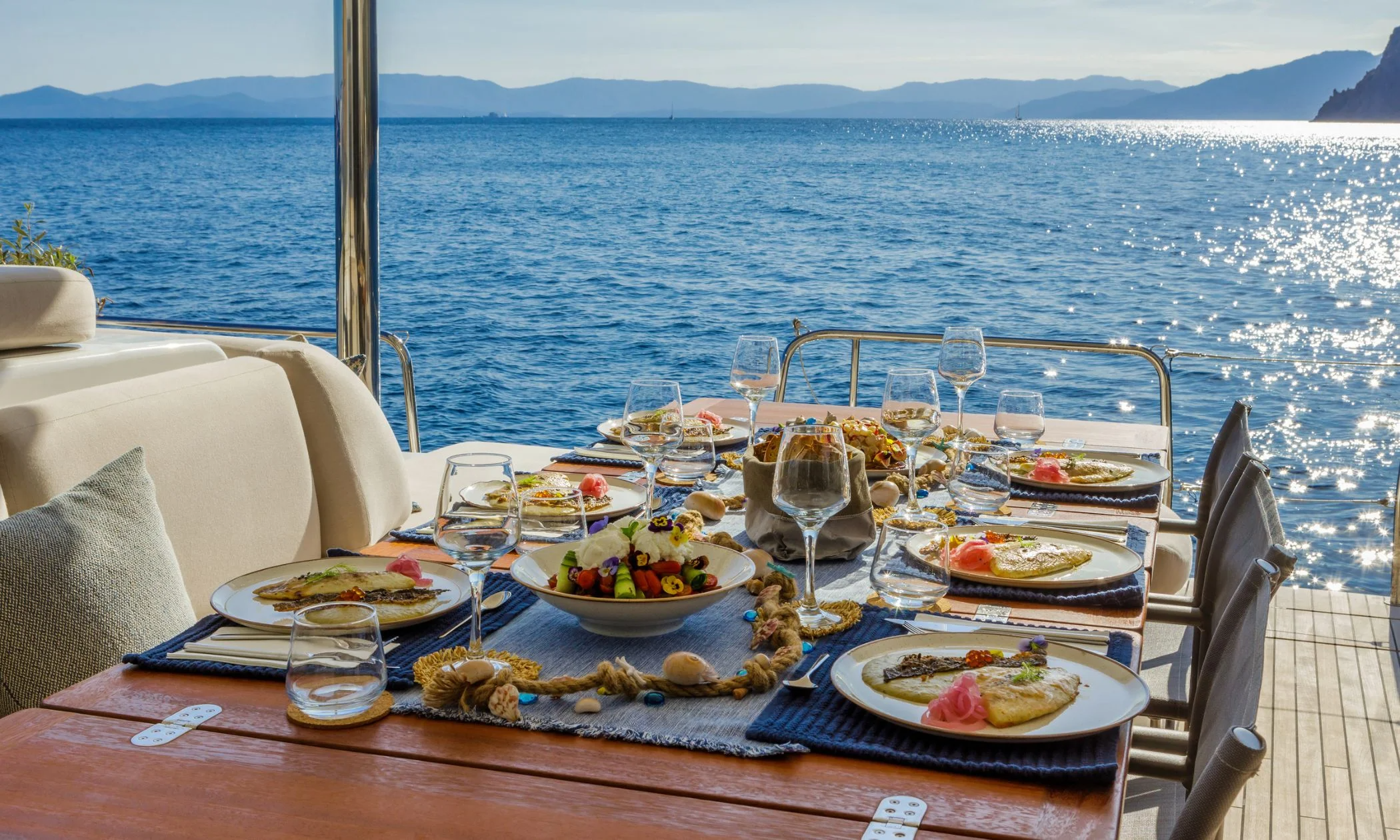 500 Dining on board.png