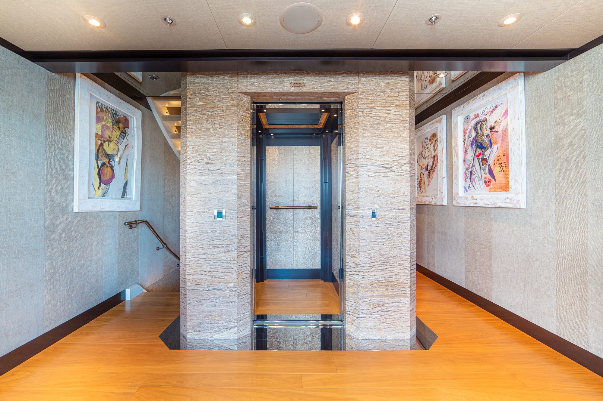 500 Interior elevator.jpg