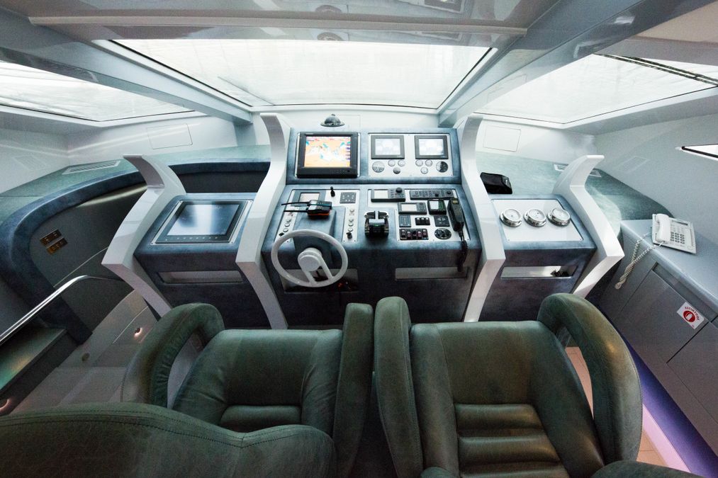 501 Helm control details.jpg