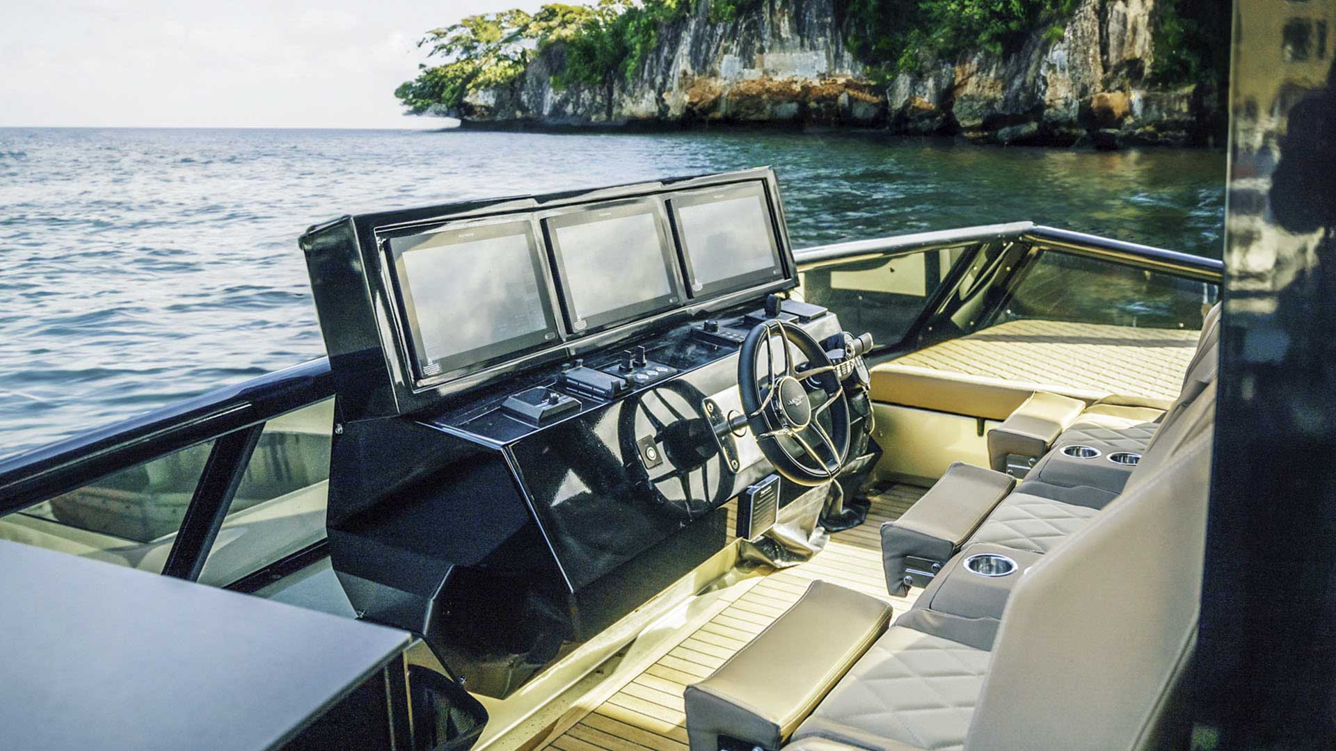 501 Helm controls.jpg