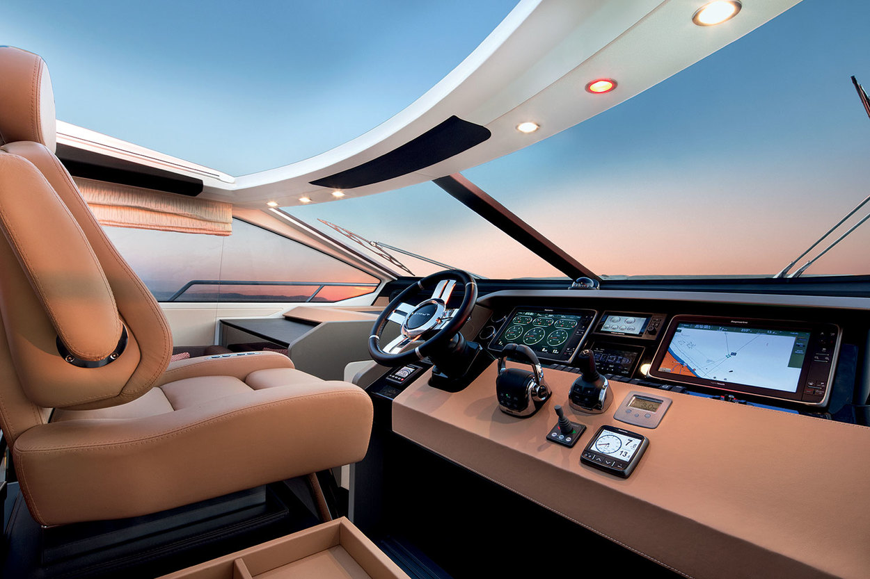 501 Helm station on main deck.jpg