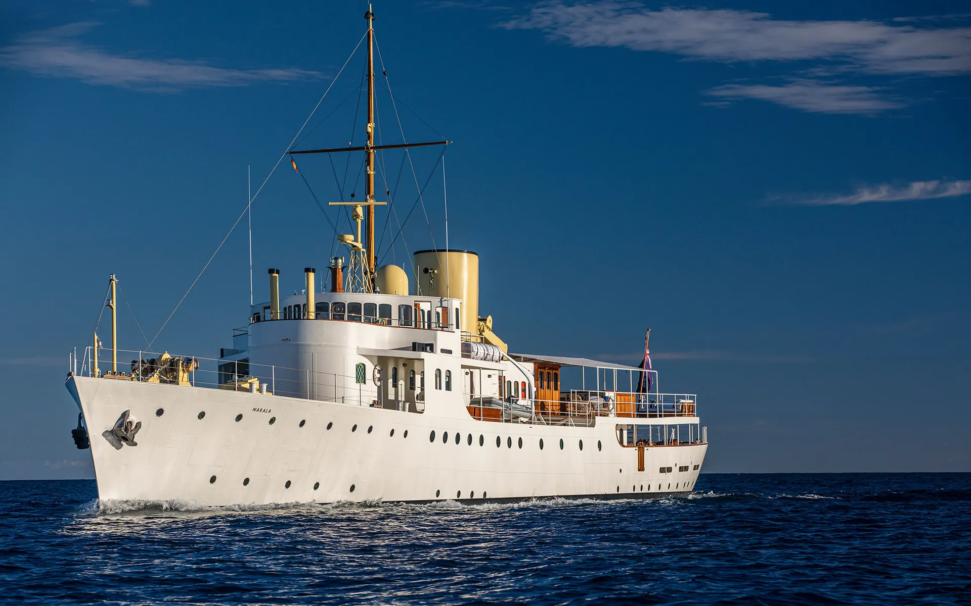 59m classic motor yacht.png