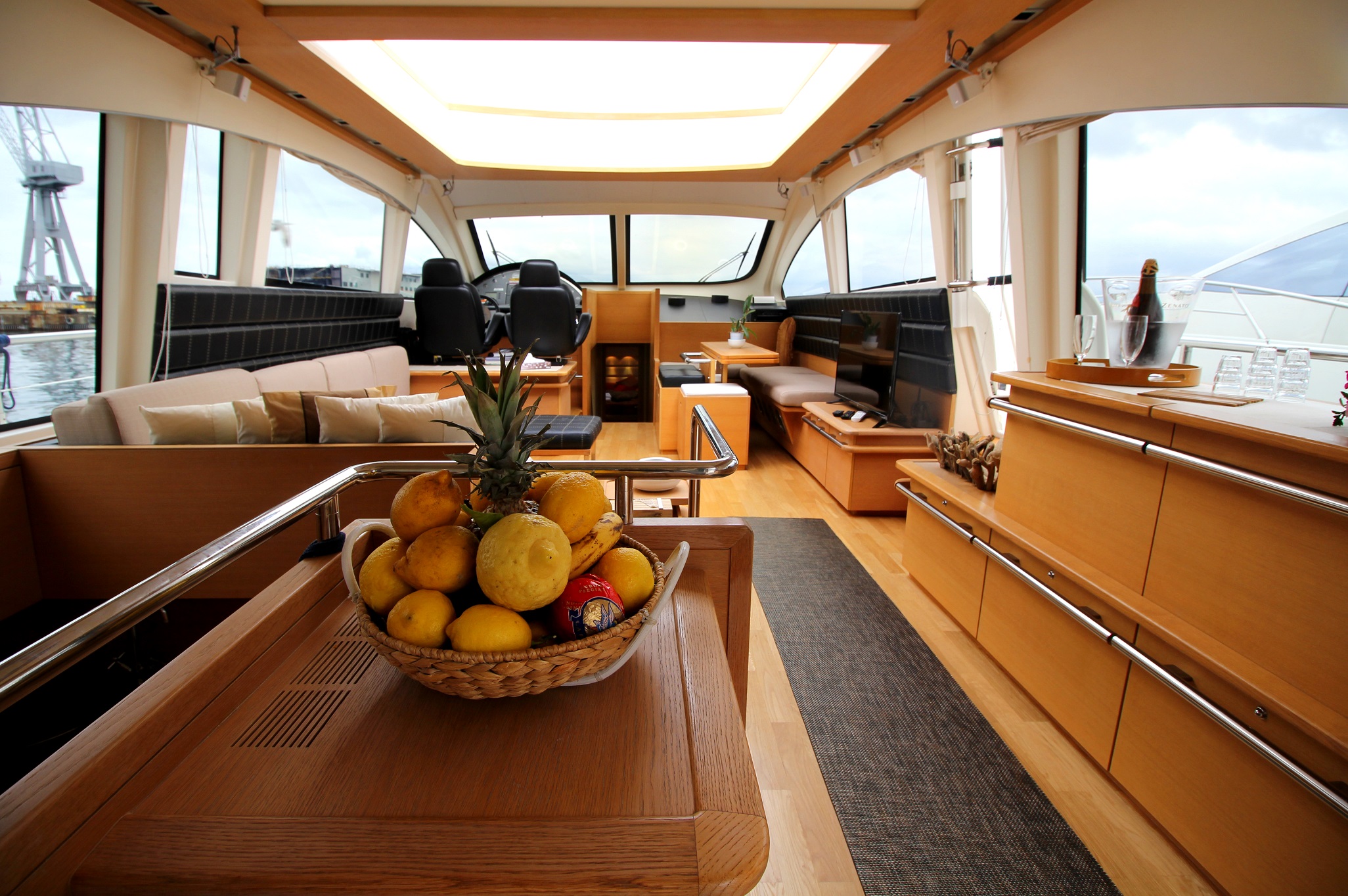 6 forever motor yacht luxury yacht charter noleggio barche levante yachts (4).jpg