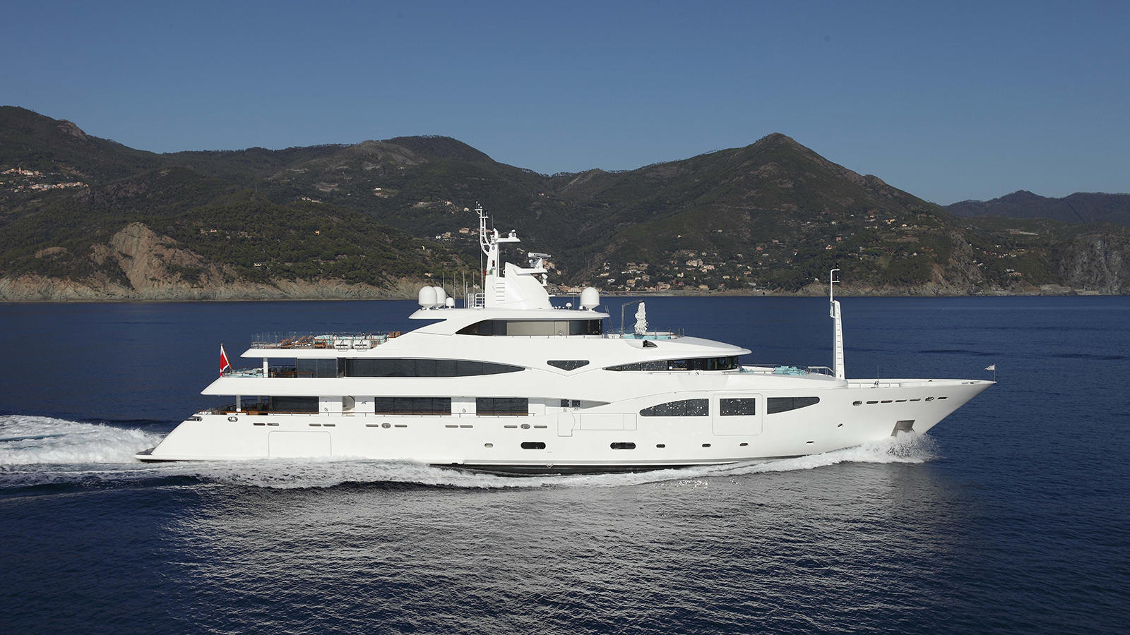 60M CRN SUPERYACHT - Running profile.jpg