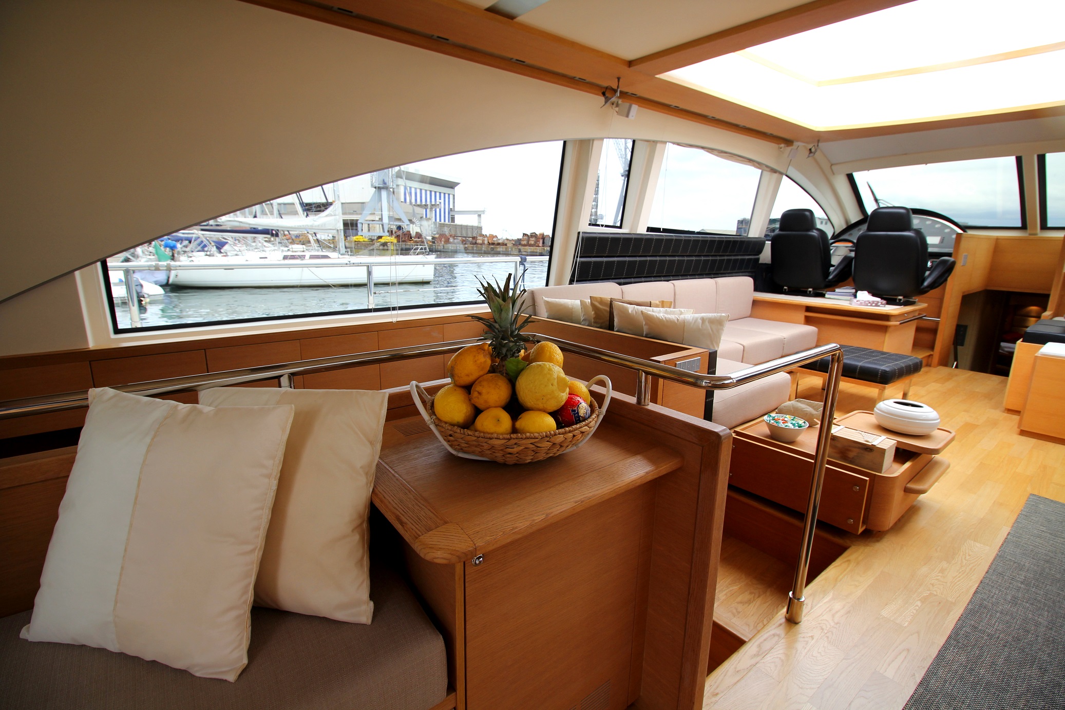 8 forever motor yacht luxury yacht charter noleggio barche levante yachts (6).jpg