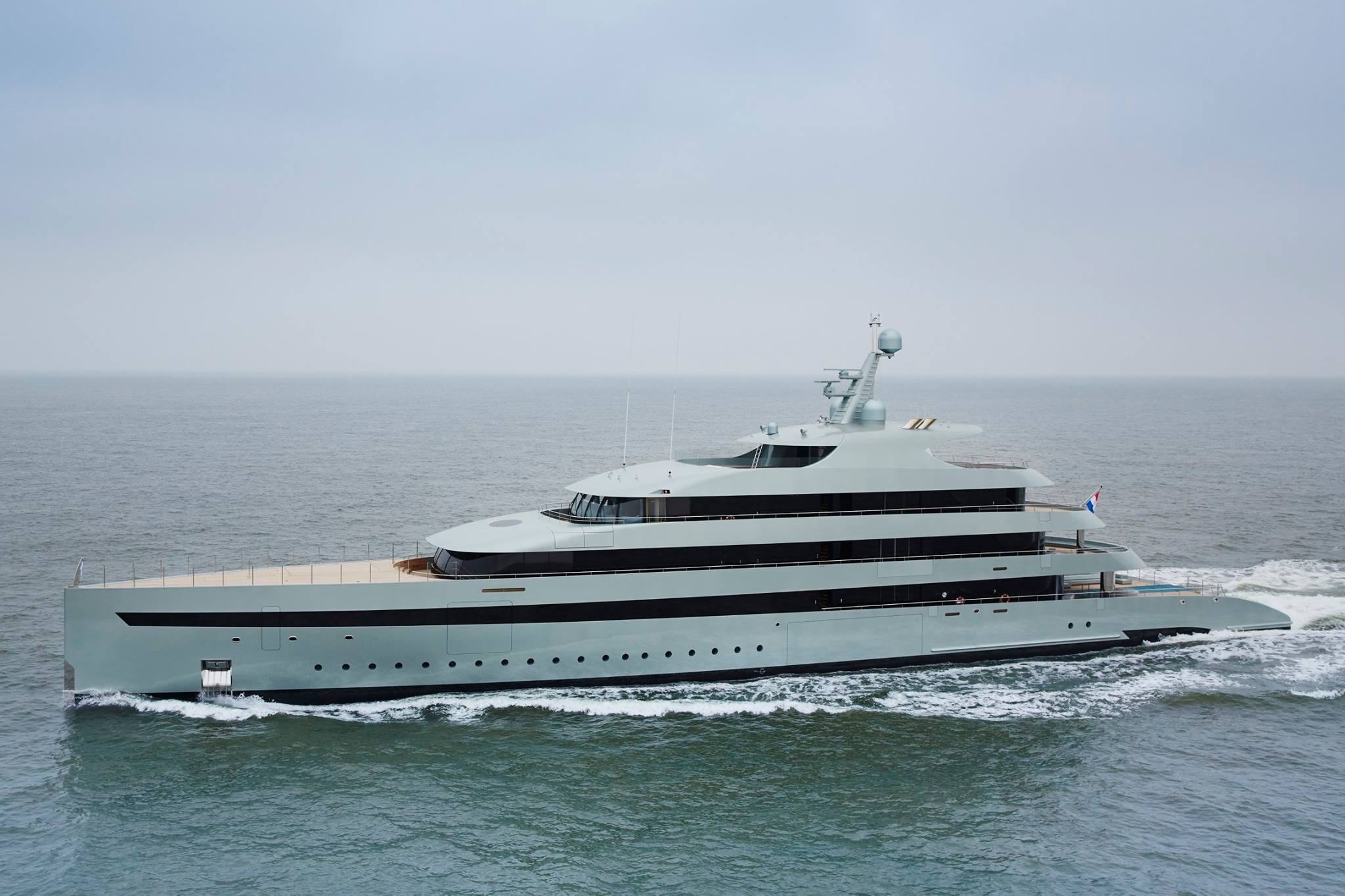 84m Feadship profile.jpg