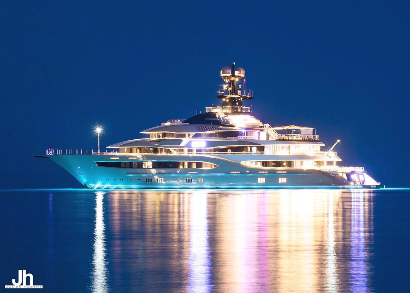 95m mega yacht - Photo credit Julien Hubert.png