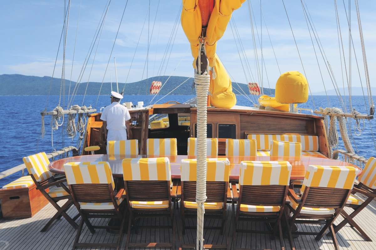 9983brochure14.jpg