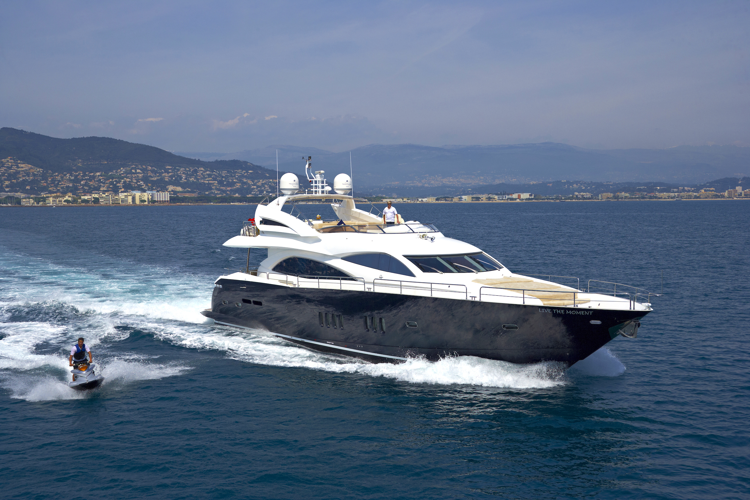 A Sunseeker 90 motor yacht - sistership.jpg