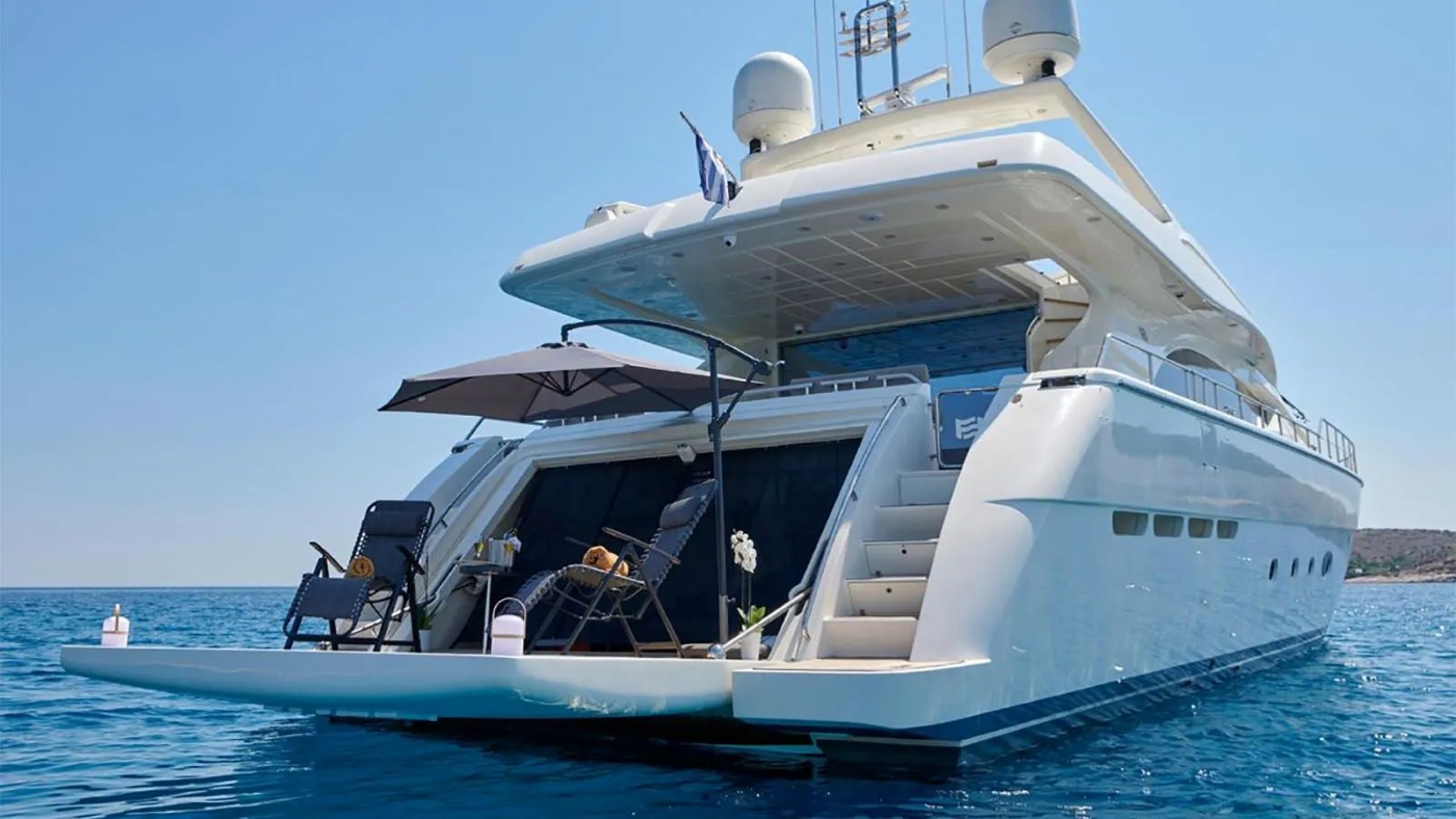Aft Deck Relaxation Area 01.jpg