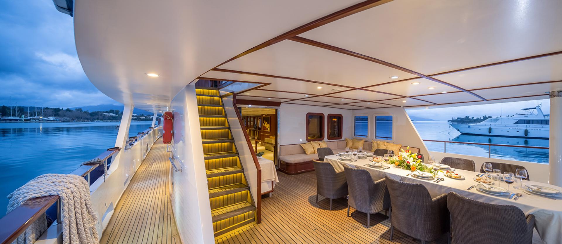 Aft deck  00004.jpg