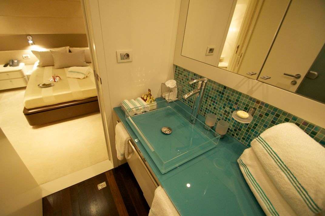 Bathroom 2.jpg