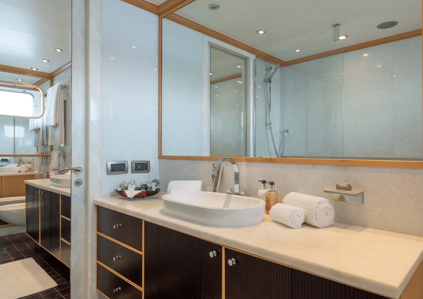 Bathroom Area 02.jpg