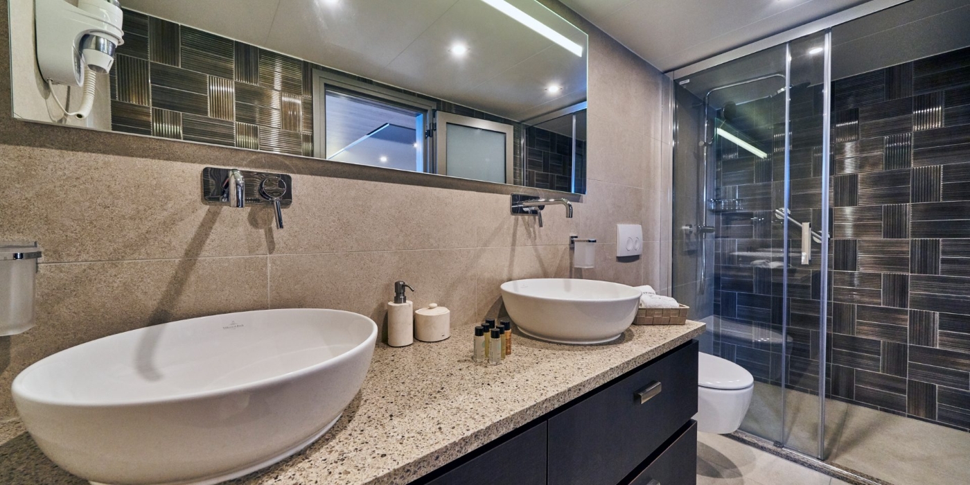 Bathroom area 01.jpg