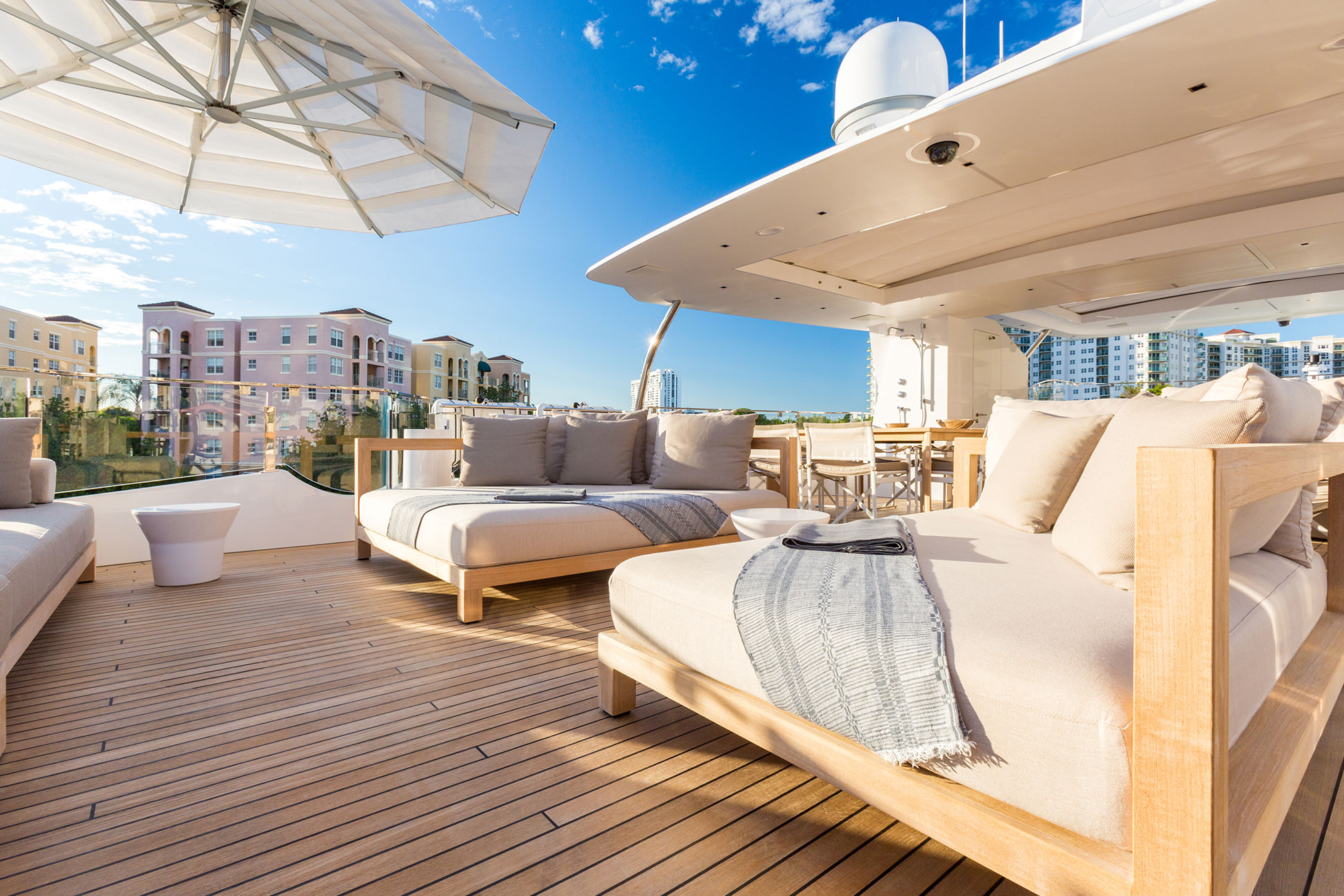 Benetti Crystal 140 yacht sun deck Photo Ezequiel Farca.jpg