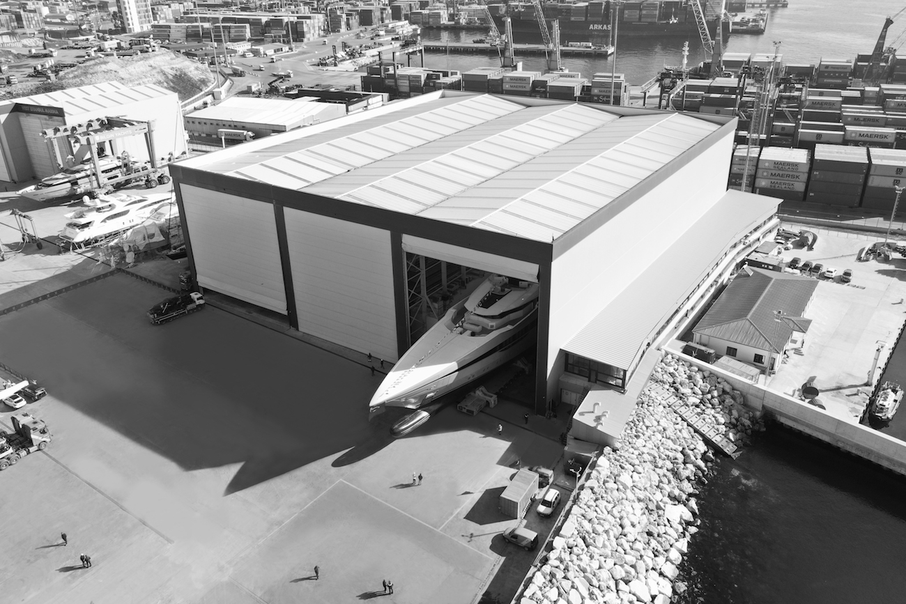 Bilgin 263-I leaving shed.jpg