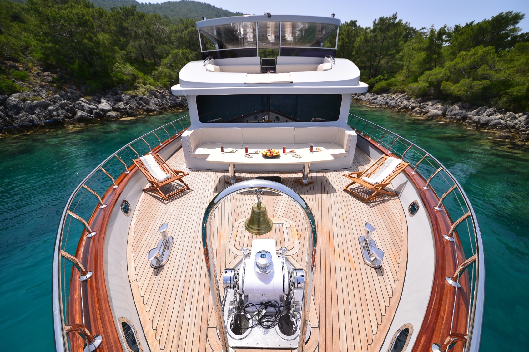 Bow with seating and upper forward deck.jpg