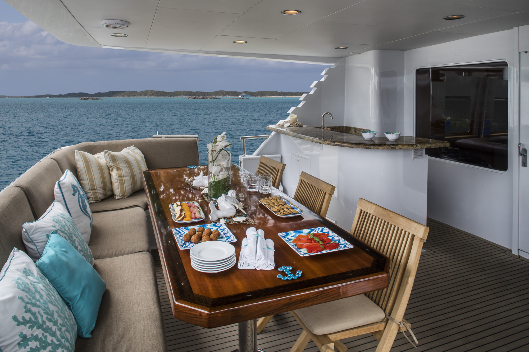 Broward Marine Yacht BREAKAWAY - Aft deck alfresco dining.jpg