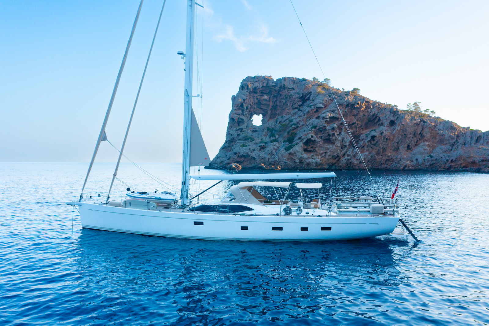 CHAMPAGNE HIPPY sailing yacht.jpg