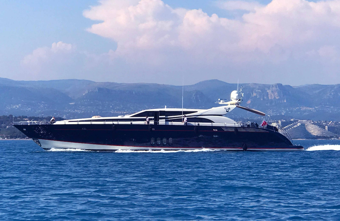 CHEEKY TIGER yacht.png