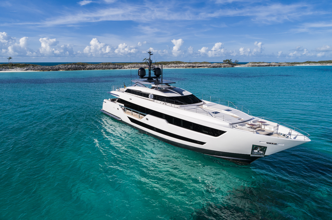 CUSTOM LINE 120 exterior .jpg