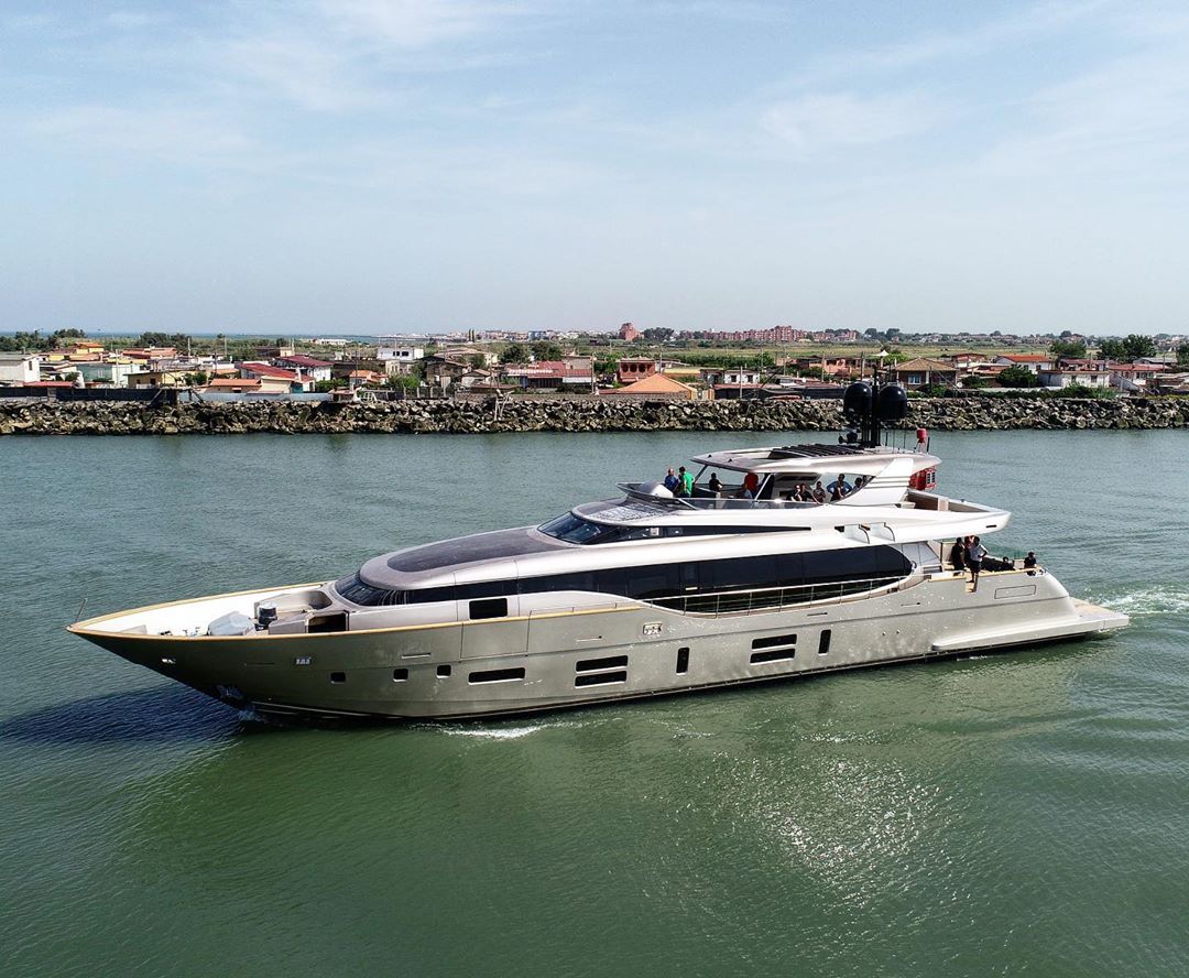 Canados 120 Caesar motor yacht LADY ELAINE.jpg