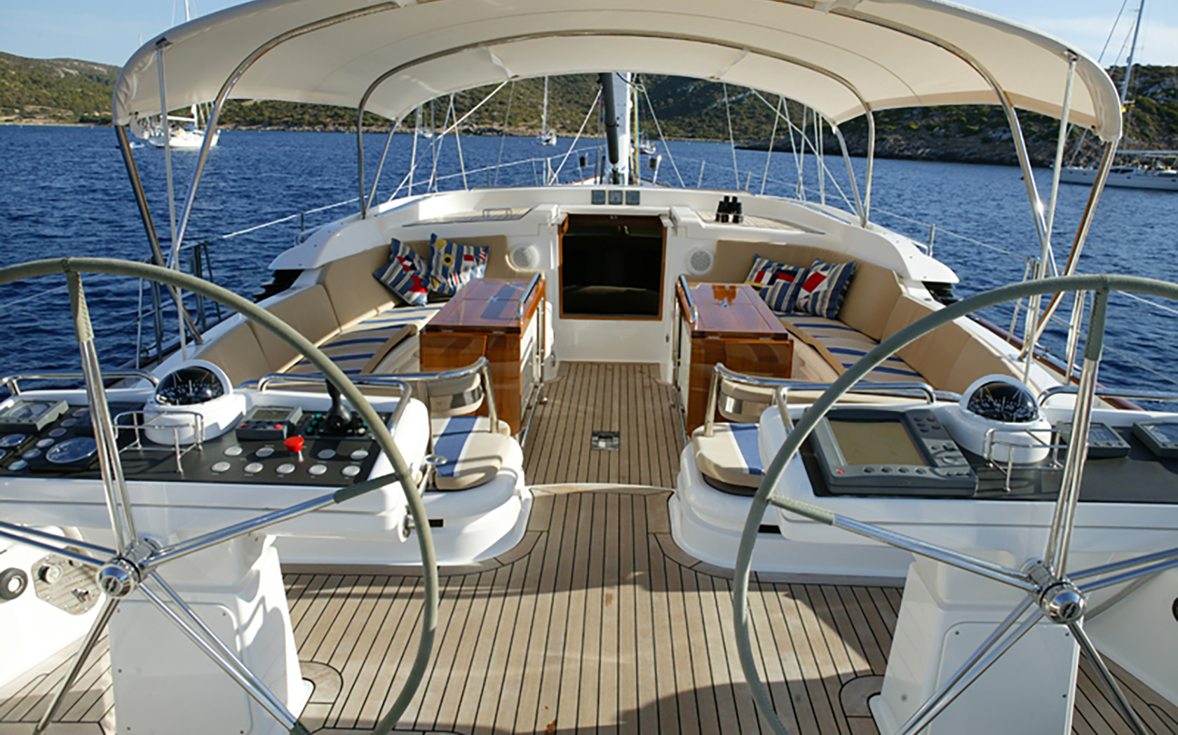 Cockpit deck.jpg