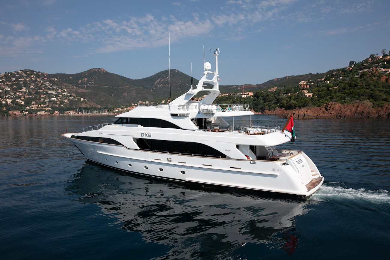 DXB yacht.jpg